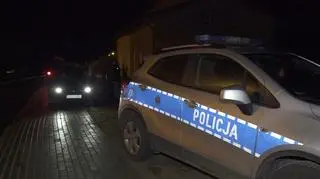 37-latek nie reagował na polecenia, zachowywał się irracjonalnie, a w dłoni trzymał nóż