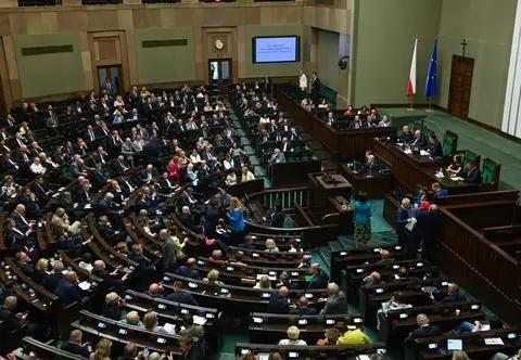 Ranking posłów-podróżników. Dokąd jeżdżą za publiczne pieniądze?