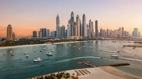 Dubaj i Warszawa. Gdzie jest taniej?