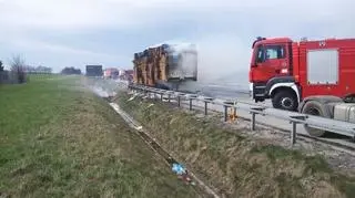 Ciężarówka płonie na A4 