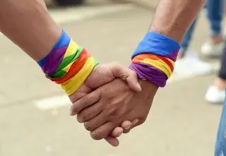 Związki partnerskie w Polsce. Jest nowy sondaż dla TVN24