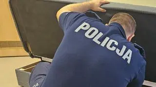 21-latek ukrył się w tapczanie