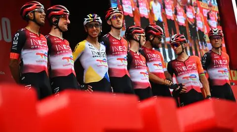 Kwiatkowski przegrał zakład, maszynka poszła w ruch