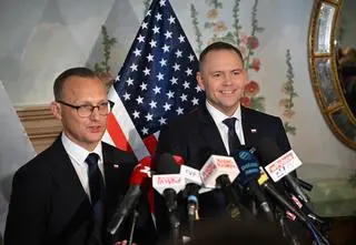 Komentarze po decyzjach Nawrockiego. "Prezydent chciałby przejąć kontrolę"