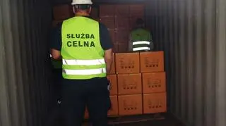 Kontener wypełniony podrobionymi prezerwatywami przypłynął z Chin