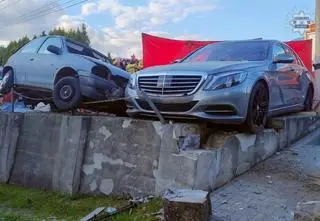 Uciekał i spowodował wypadek. Wiózł sześcioletnie dziecko, jest w ciężkim stanie