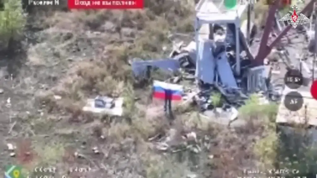 Rosyjska flaga w Kupiańsku (ujęcie z nagrania)