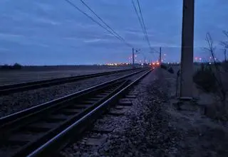 Dwie atrapy ładunków wybuchowych na torach