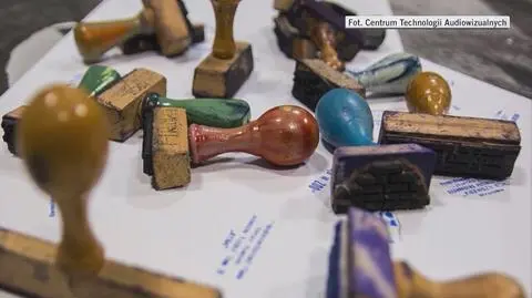 Pieczątki znaleziono w piwnicy przy okazji porządków