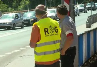 Policja o działaniu "patroli". "Nie mają takich uprawnień"