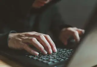 Oszustwo na pracownika banku. 34-latka straciła blisko 700 tysięcy złotych