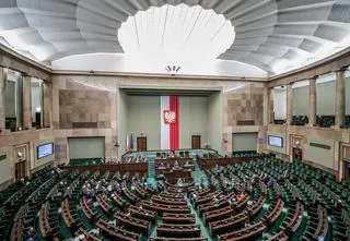 Lider zwiększa przewagę, rośnie poparcie dla partii Brauna. Najnowszy sondaż