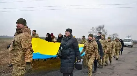 Ukraińskie flagi w pobliżu Awdijewki 
