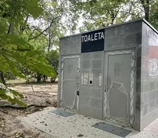 Szalet miał być otwarty w październiku