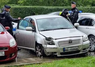 Policjanci zatrzymali auto po pościgu na Saskiej Kępie