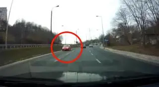 Kierowca jechał pod prąd aleją Jana Pawła II w Bydgoszczy