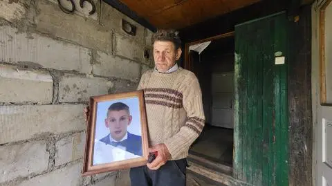 Kazimierz Ścibor ze zdjęciem zmarłego syna