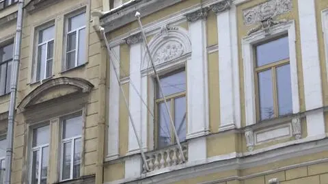 Z polskiego konsulatu w Petersburgu zniknęły flagi