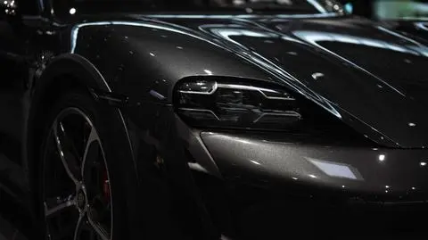 porsche taycan - Nikita Volodko shutterstock_2582186949
