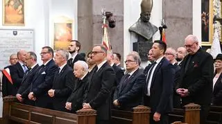 Andrzej Duda i Jarosław Kaczyński w czasie mszy żałobnej. 