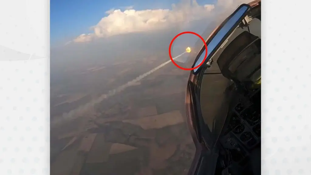Pilot myśliwca MiG-29 zestrzeliwuje dron Shahed. Ujęcie z nagrania 