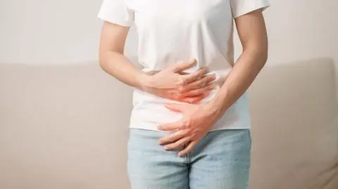 brzuch bol choroba zespol jelita nadwrazliwego shutterstock_2376746595
