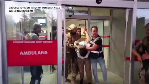 Był ubrany jak postać z gry komputerowej. Zaatakował nożem przypadkowe osoby 