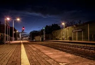 Pożar przy stacji kolejowej. Pociągi przekierowano