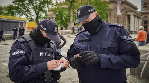 Prawie pięć tysięcy mandatów za brak maseczek. Wystarczyła jedna doba