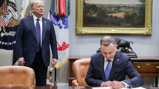 Prezydenci Andrzej Duda i Donald Trump w Roosevelt Room w Białym Domu 