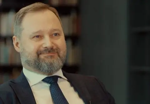 Kupił za publiczne i trzymał w gabinecie