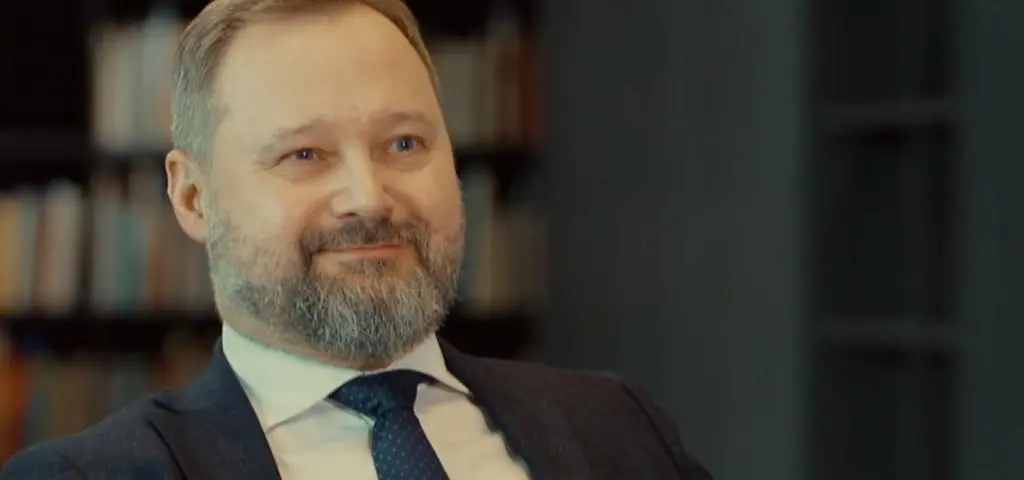 Kupił za publiczne i trzymał w gabinecie
