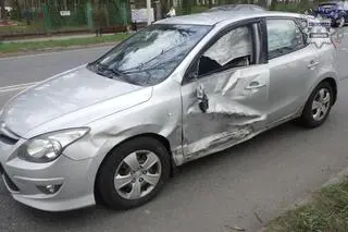 Próbowała skręcić przed karetką wiozącą pacjenta