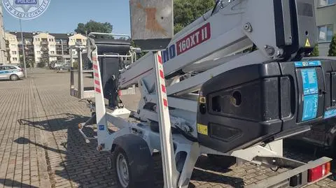 Przyczepkę z podnośnikiem skradziono na terenie Niemiec. Znaleziono ją w Polsce