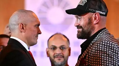 Jeden rozmawia codziennie, drugi wcale. Usyk i Fury tuż przed rewanżem