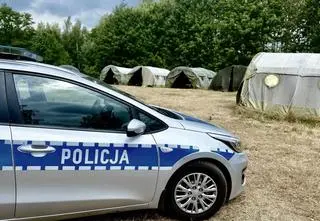 100 obozów na zagrożonych terenach. "82 zostały już ewakuowane"