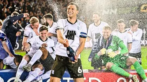 Wysokie loty Bielika. Szampany wystrzeliły, rekord na horyzoncie