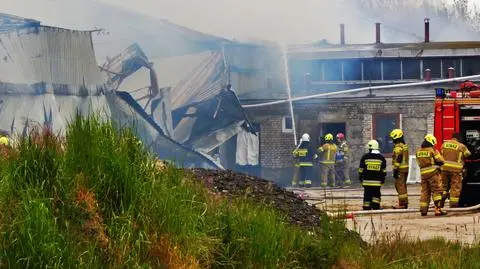 Kurnik ma wymiary 40 na 100 metrów. Cały został objęty ogniem