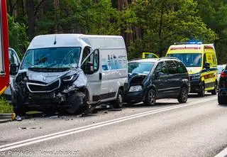 Zderzenie ciężarówki, busa i osobówki. Cztery osoby ranne