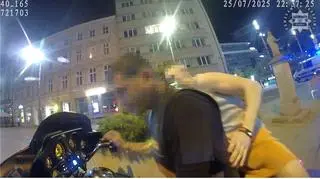 Bez kasku, na środku chodnika i po pijanemu. Motocyklista zatrzymany