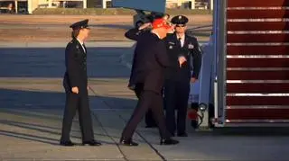 Donald Trump przy samolocie Air Force One