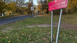 Powyginana tablica informacyjna