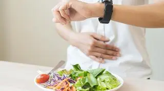 Jedzą tylko przez osiem godzin. Objawy choroby zmniejszają się nawet o 40 procent