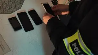 Policja zatrzymała 3 osoby, które metodą „na policjanta” wyłudziły co najmniej 820 tysięcy złotych