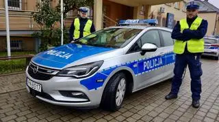 Kierowcę zatrzymało dwóch policjantów z zambrowskiej drogówki
