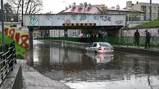 Flooding on the streets smuggles after a hailstorm storm