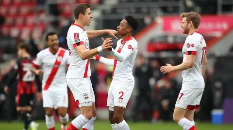 Bednarek w półfinale Pucharu Anglii. Święci znów z czystym kontem