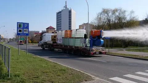 Przerobili armatkę śnieżną i tak odkażają miasto