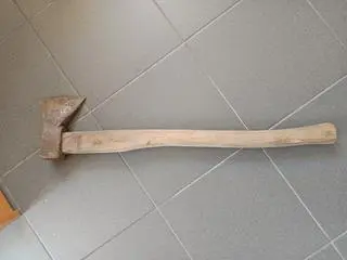 Nie spodobał mu się wieczór kawalerski, groził siekierą