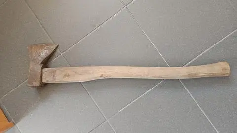 Nie spodobał mu się wieczór kawalerski, groził siekierą